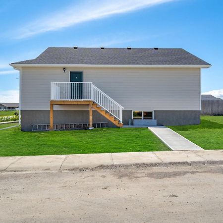Villa Livingston Way I Sleep 6 I Netflix I Kitchen I Tv Pincher Creek Exterior foto