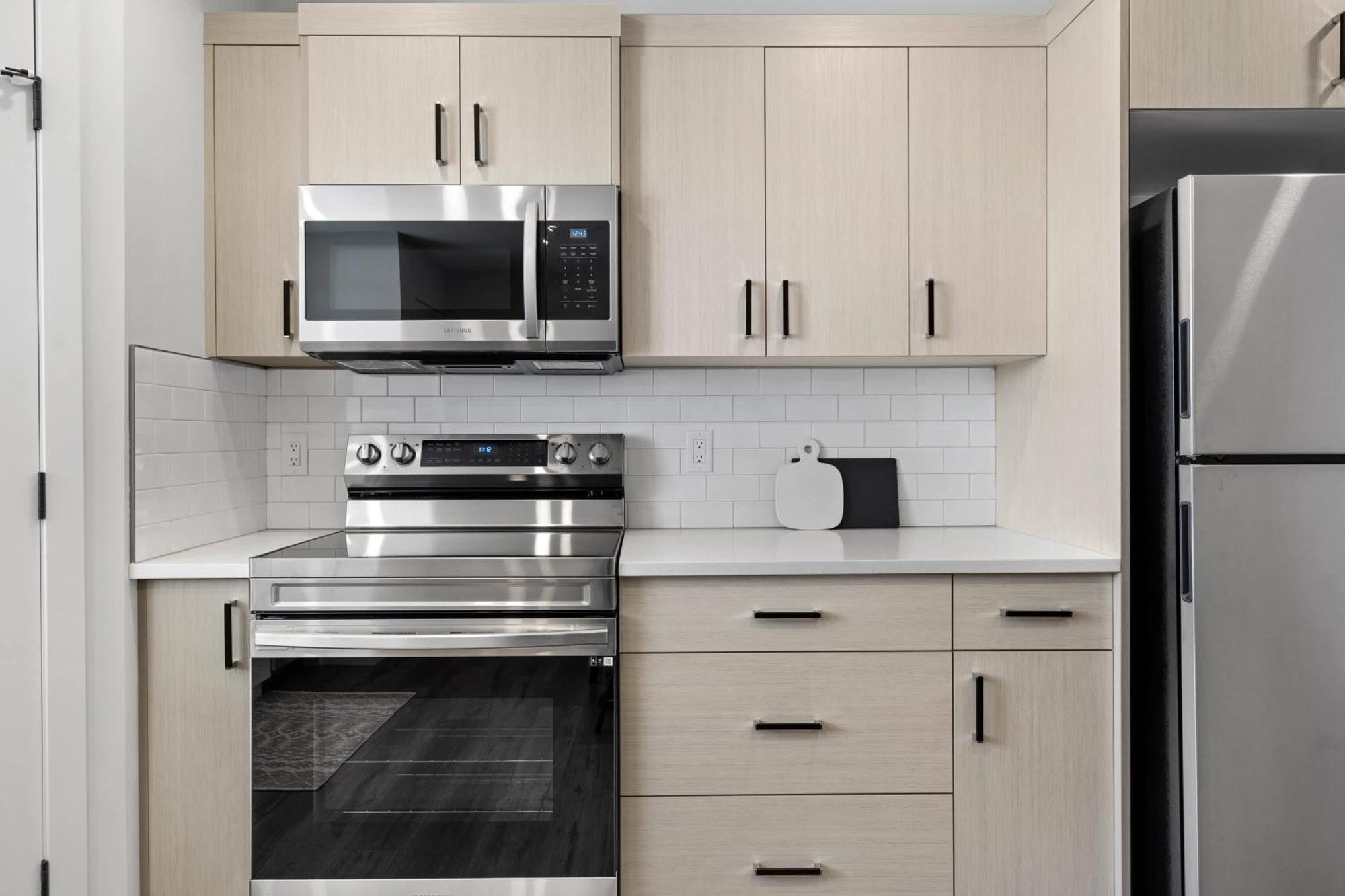 Villa Livingston Way I Sleep 6 I Netflix I Kitchen I Tv Pincher Creek Exterior foto